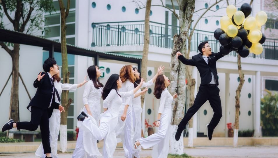 Top 10 Địa Chỉ Thuê Thợ Chụp Ảnh Kỷ Yếu Uy Tín Ở Hà Nội