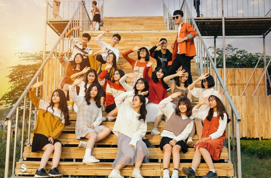 Các Gói Dịch Vụ Chụp Ảnh Nhóm Phổ Biến Ở Hà Nội