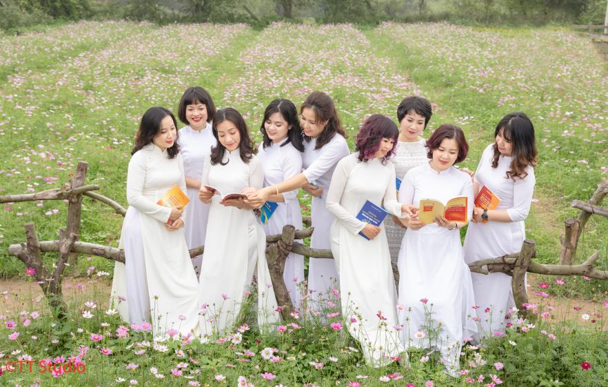 Bảng Giá Dịch Vụ Chụp Ảnh Nhóm Tại Hà Nội