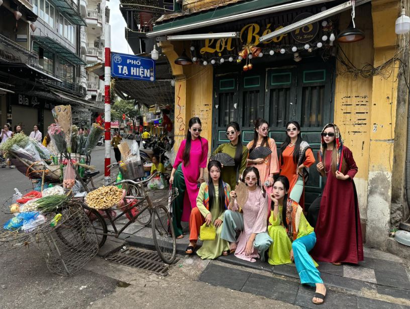 Top 10 Địa Chỉ Thuê Thợ Chụp Ảnh Nhóm Uy Tín Ở Hà Nội