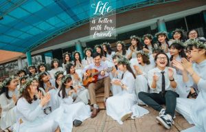 Thuê Thợ Chụp Ảnh Kỉ Yếu Lớp 12 Ở Hà Nội